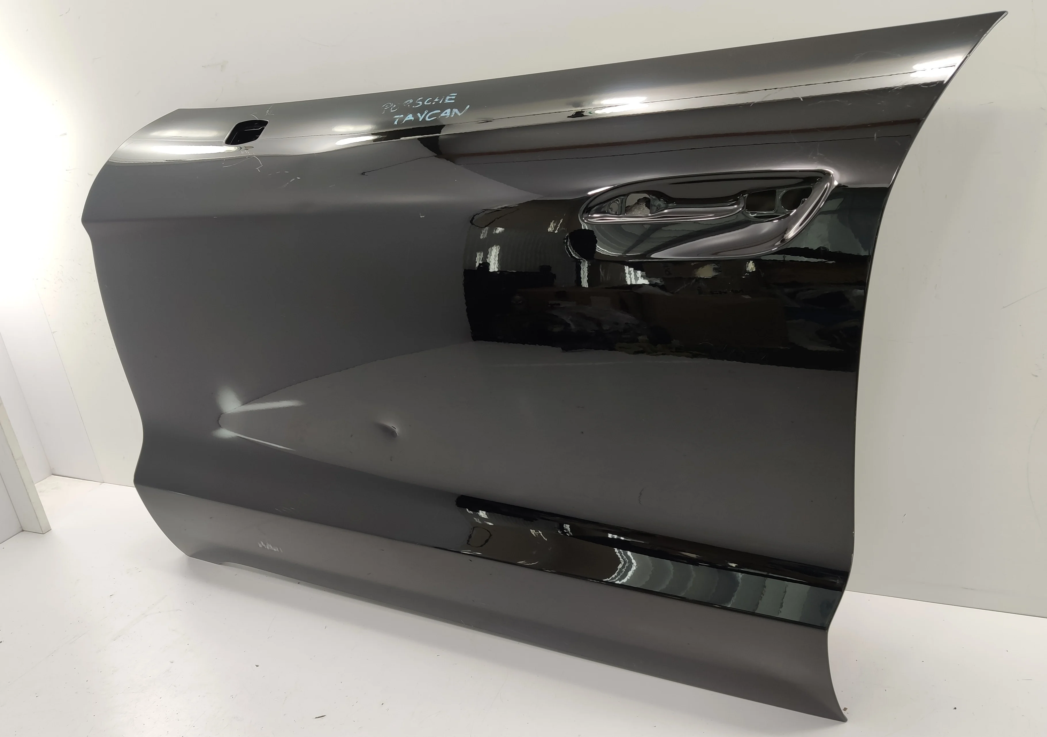 DRZWI PORSCHE TAYCAN LEWE PRZEDNIE 9J1