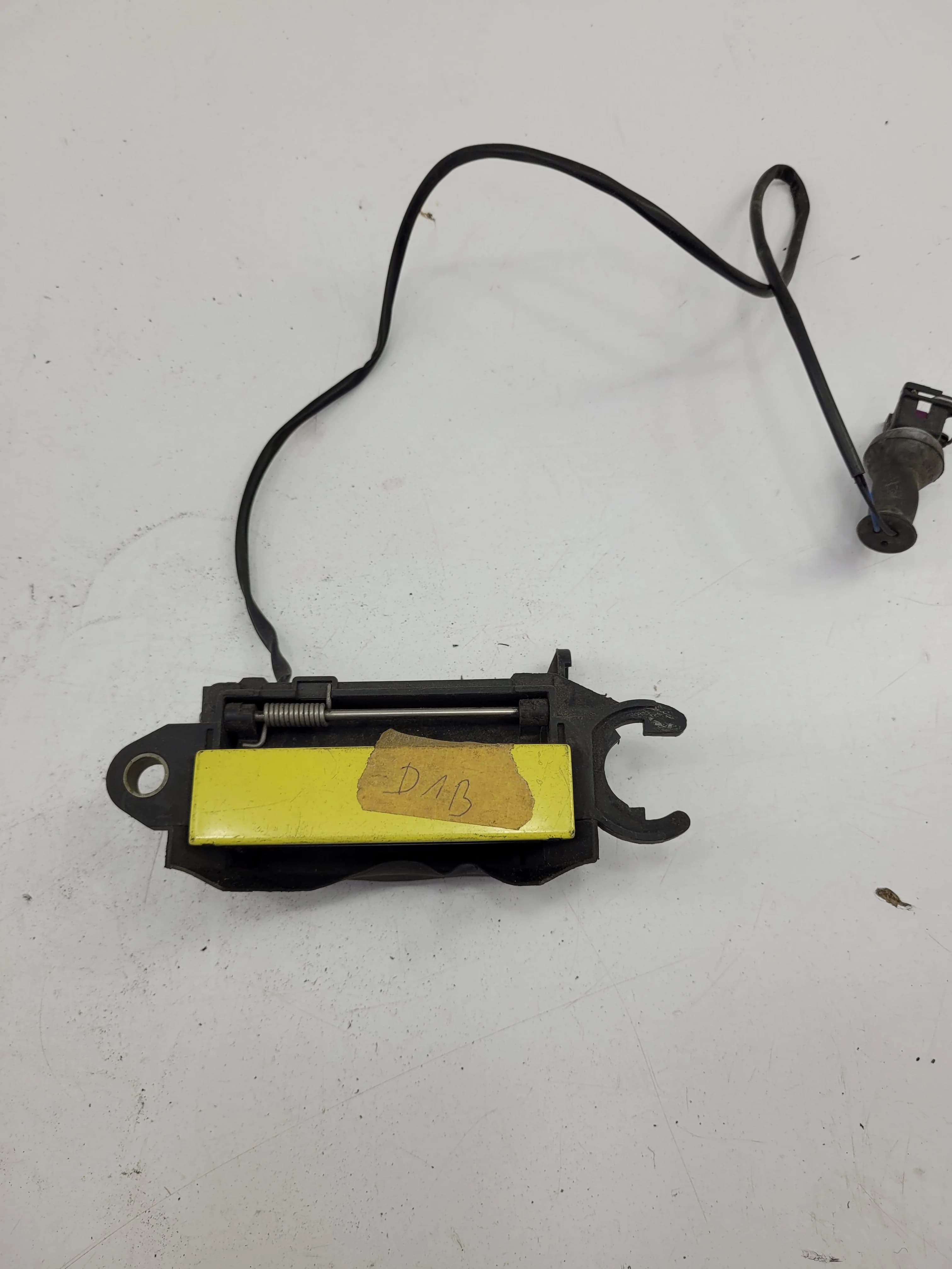 Klamka drzwi AUDI A3 8L \ A4 B8 LD1B (8D0837207A, 8D0837207B)