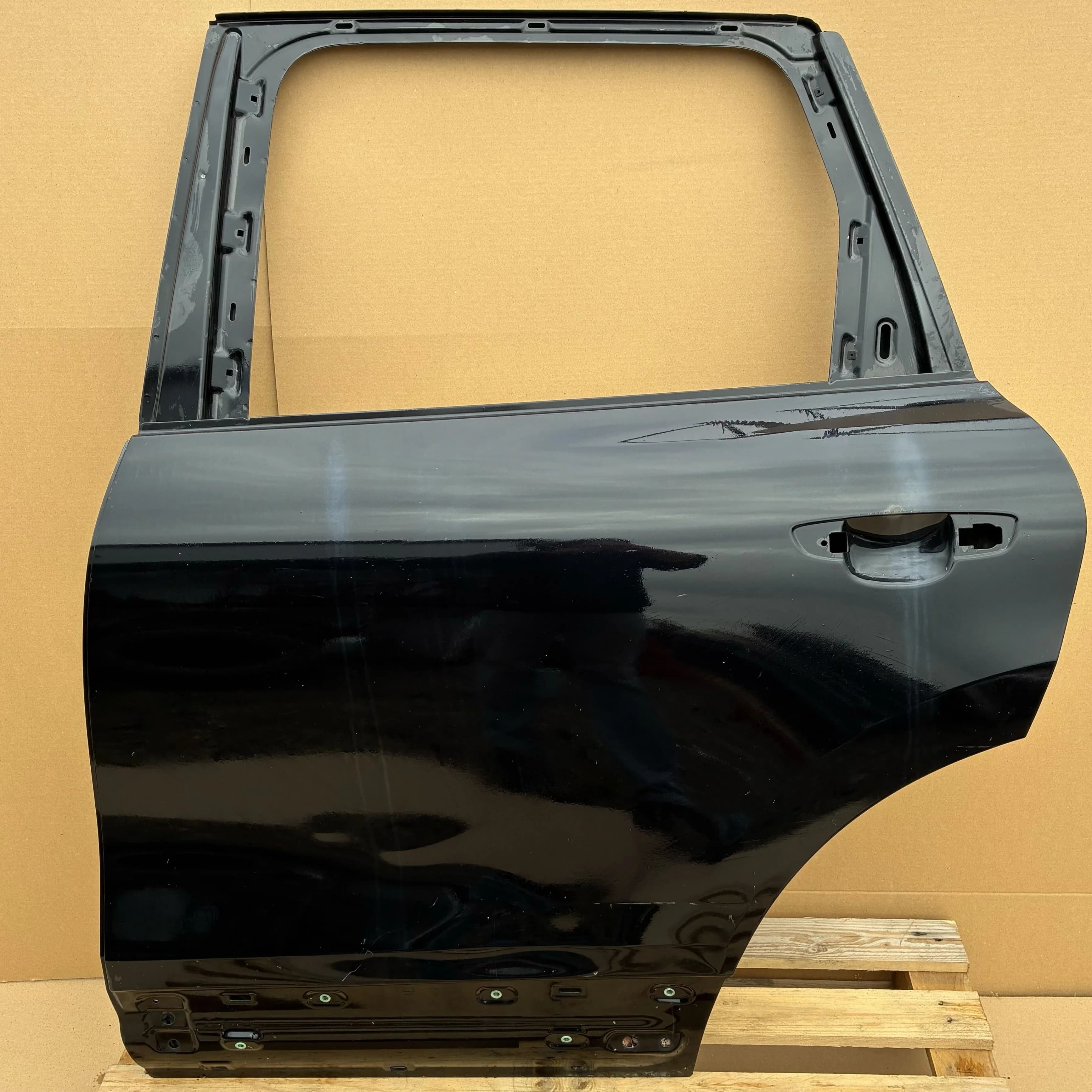 Drzwi lewy tył PORSCHE CAYENNE 7P5 10-17r (7P0833311)