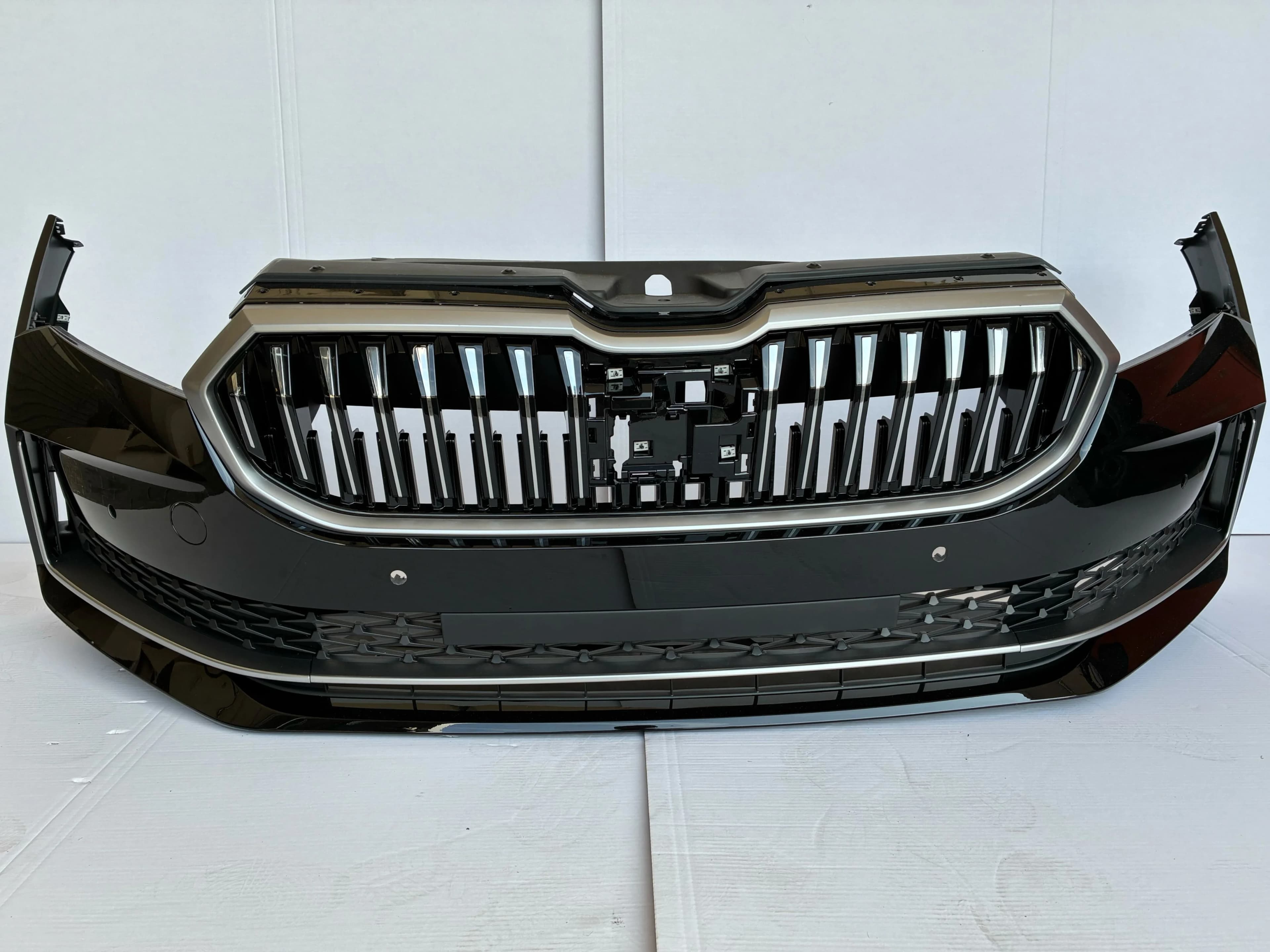 Zderzak przedni SKODA SUPERB IV 23r (4) (3P0807221, 3P0807221A, 3P0807221B)