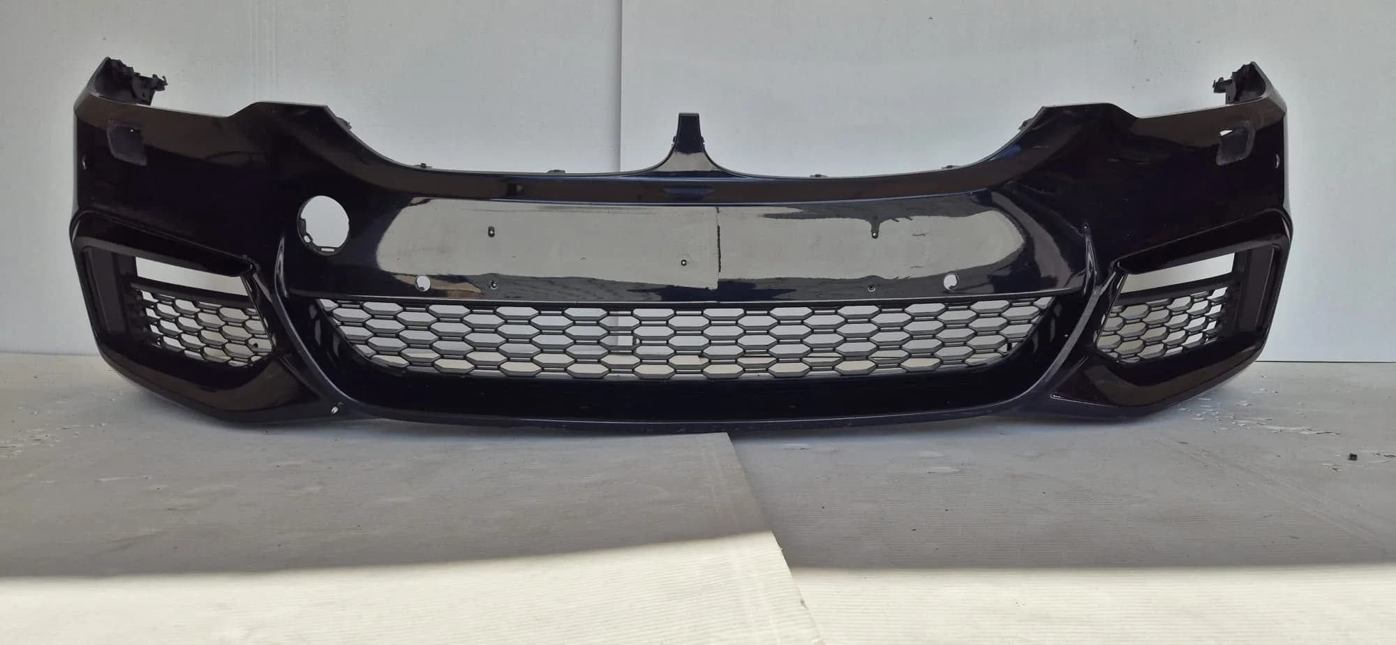 Zderzak przód BMW 5 G30/G31 20r+ M-Pakiet 6PDC + HALO + SPRYSK