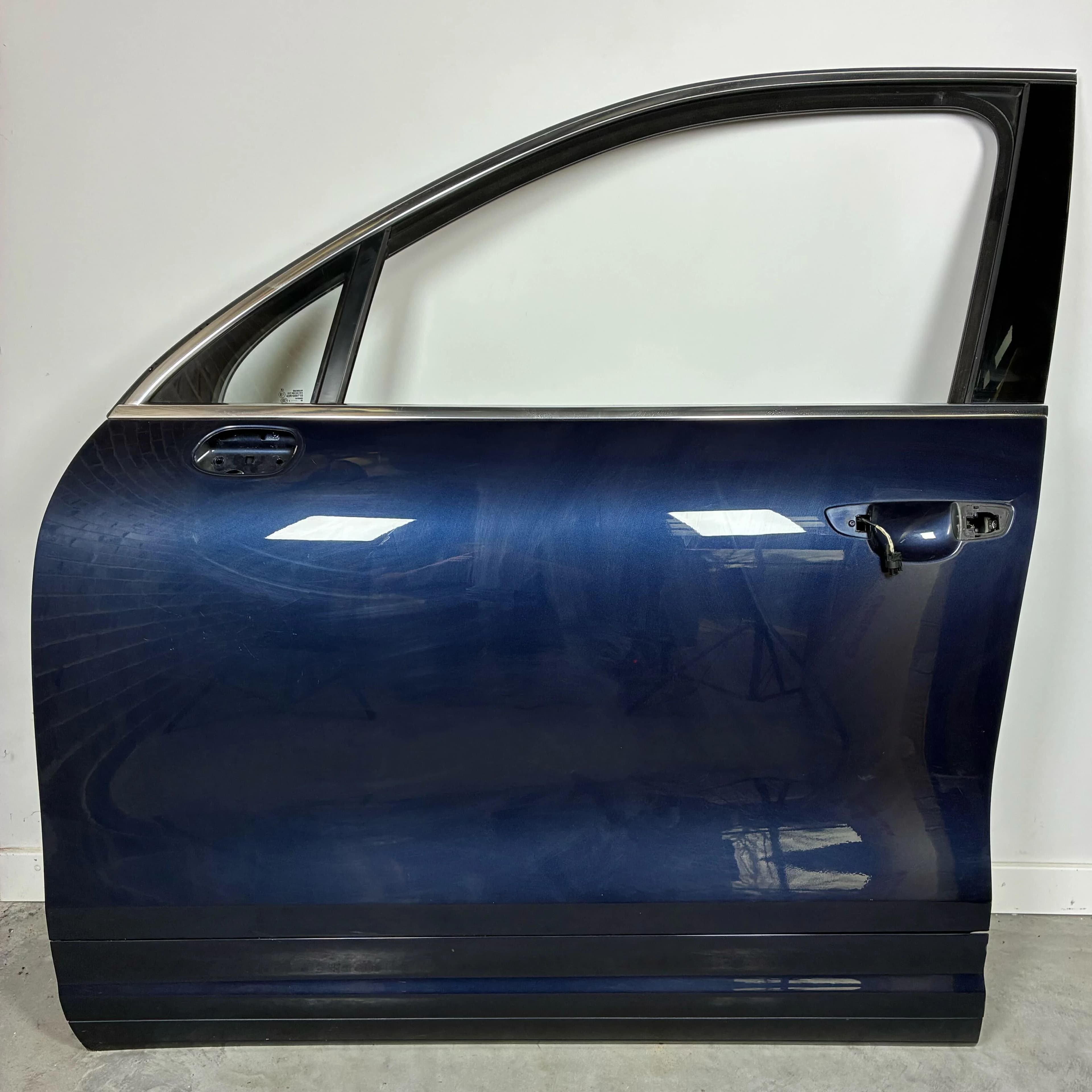 Drzwi lewy przód PORSCHE CAYENNE 7P5 VW TOUAREG 10-17r LM5X (7P0831311B, 7P5837755D, 7P5971161CE)