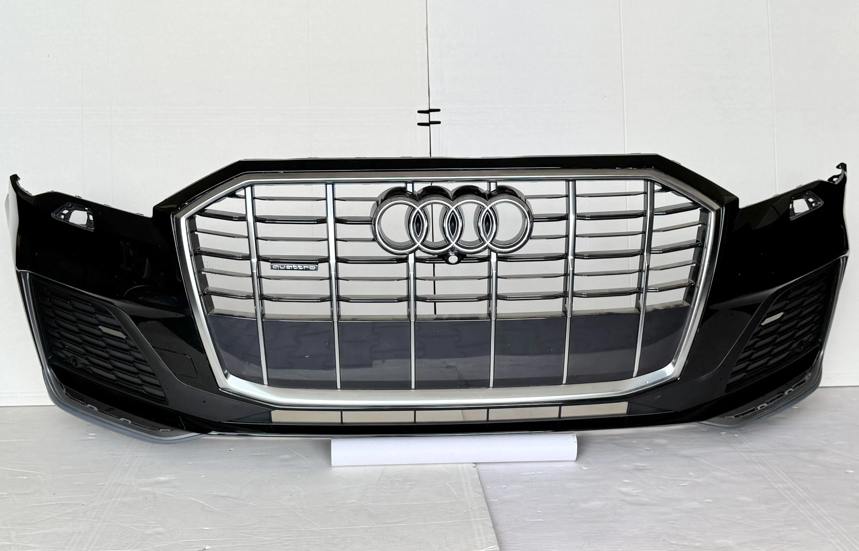 Zderzak przedni AUDI Q7 4M LIFT S-line 6x PDC (4M0807437)