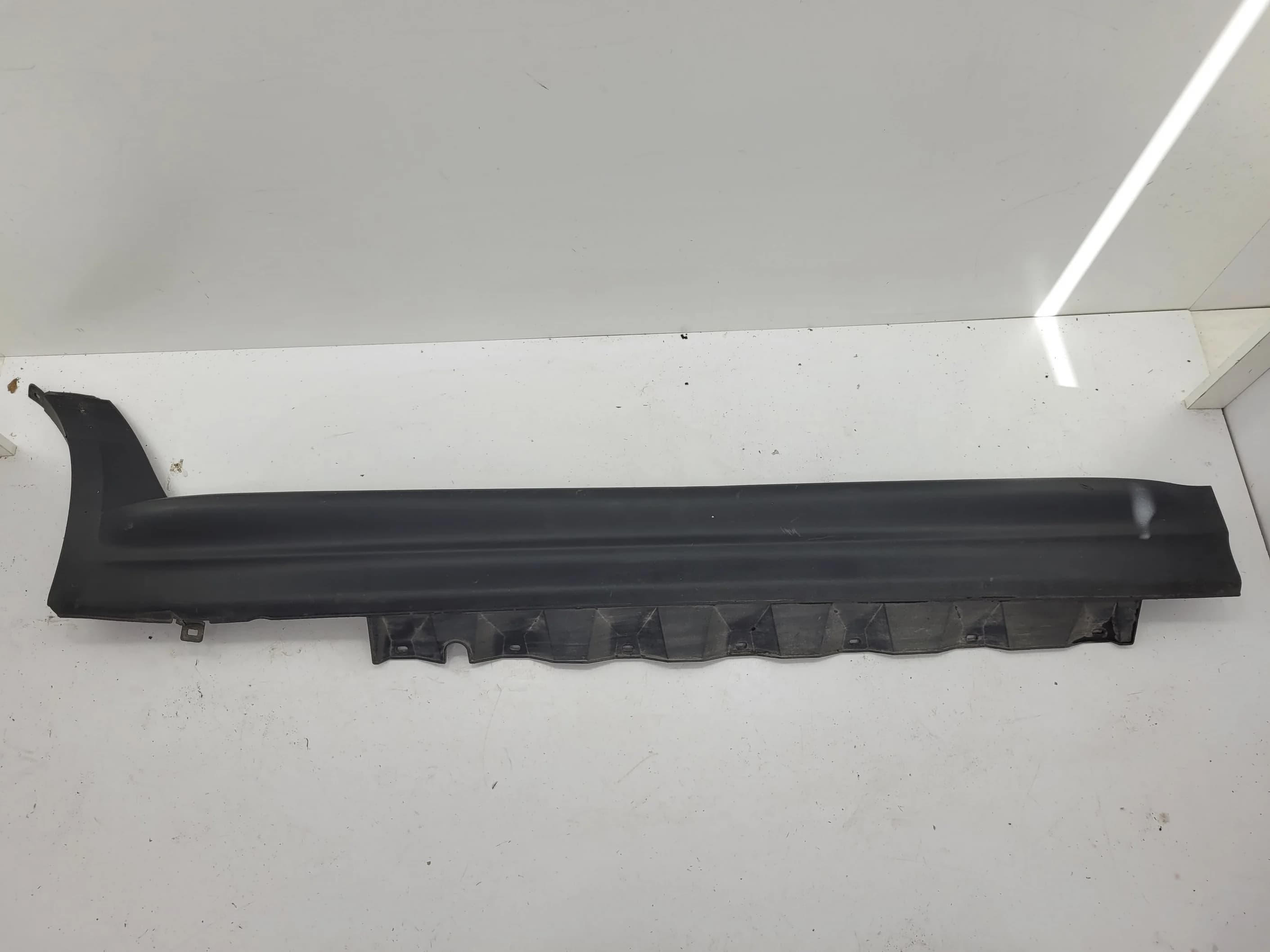 Listwa progowa BMW X3 E83 PRAWA (51633401810, 3401810)