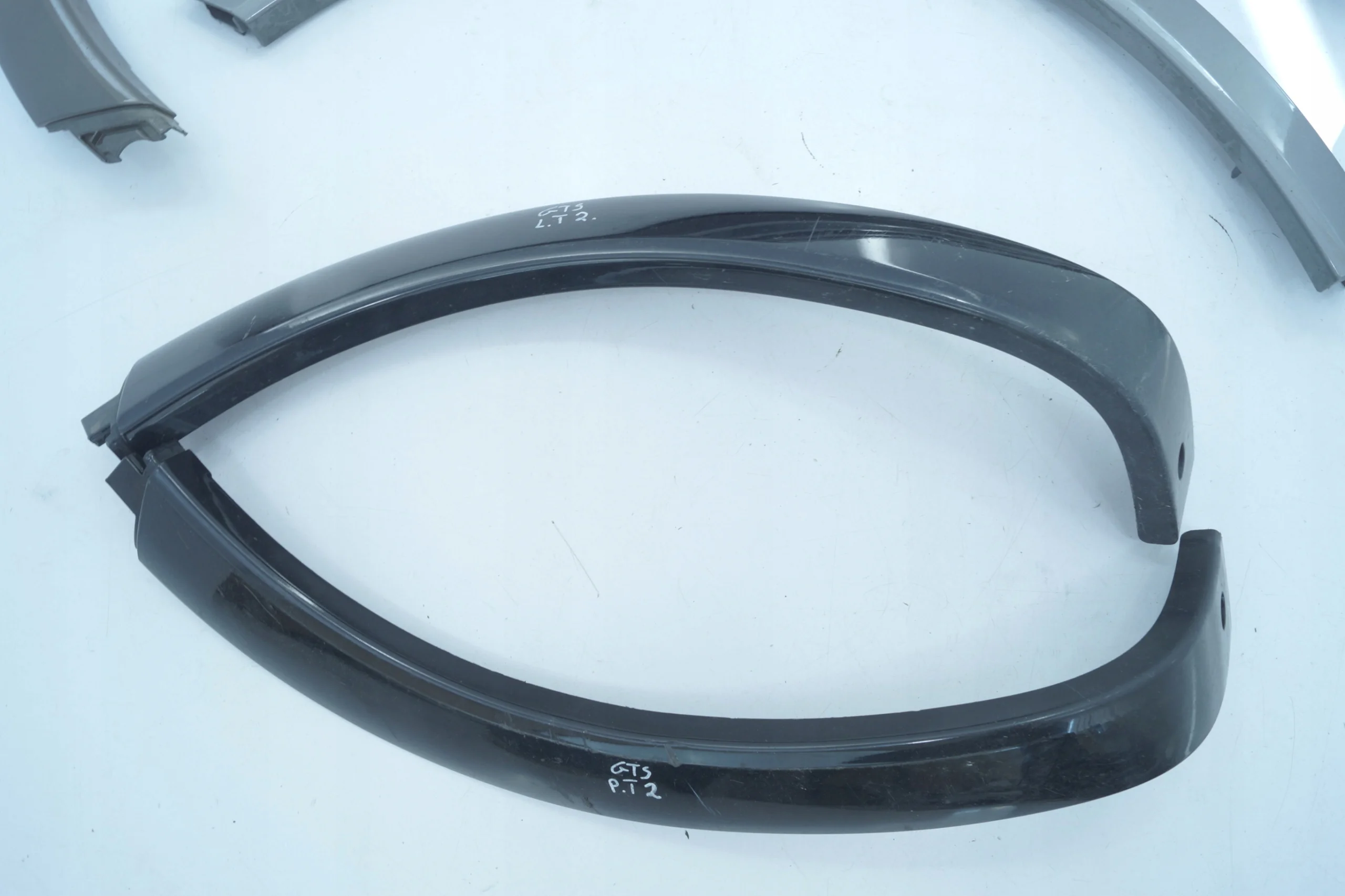 Listwa błotnika PORSCHE CAYENNE 7p5 GTS right back