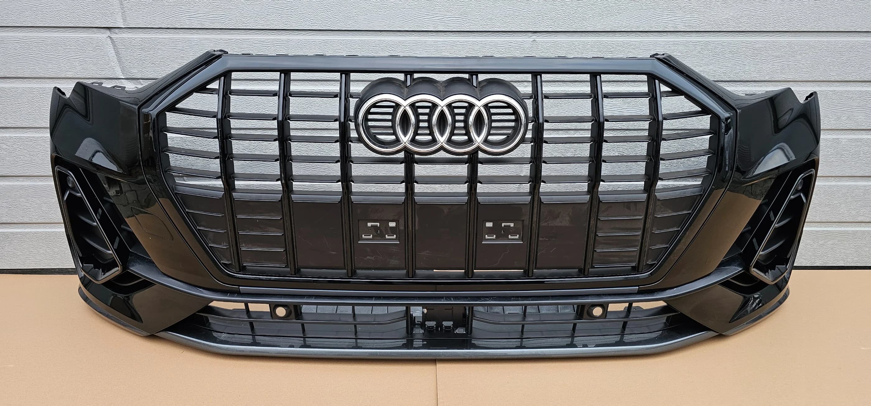 Zderzak przedni AUDI Q3 83A 18-24 S-LINE 4xPDC