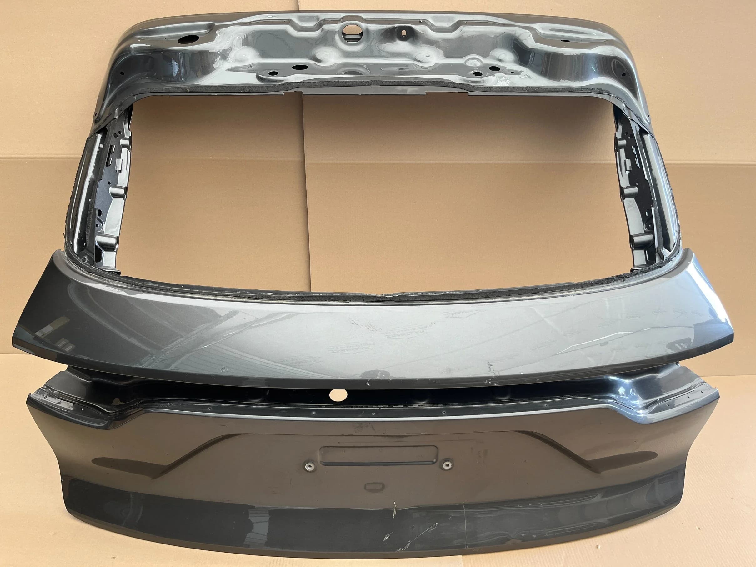 Tylna klapa bagażnika PORSCHE CAYENNE 9Y0 (9Y0827025)