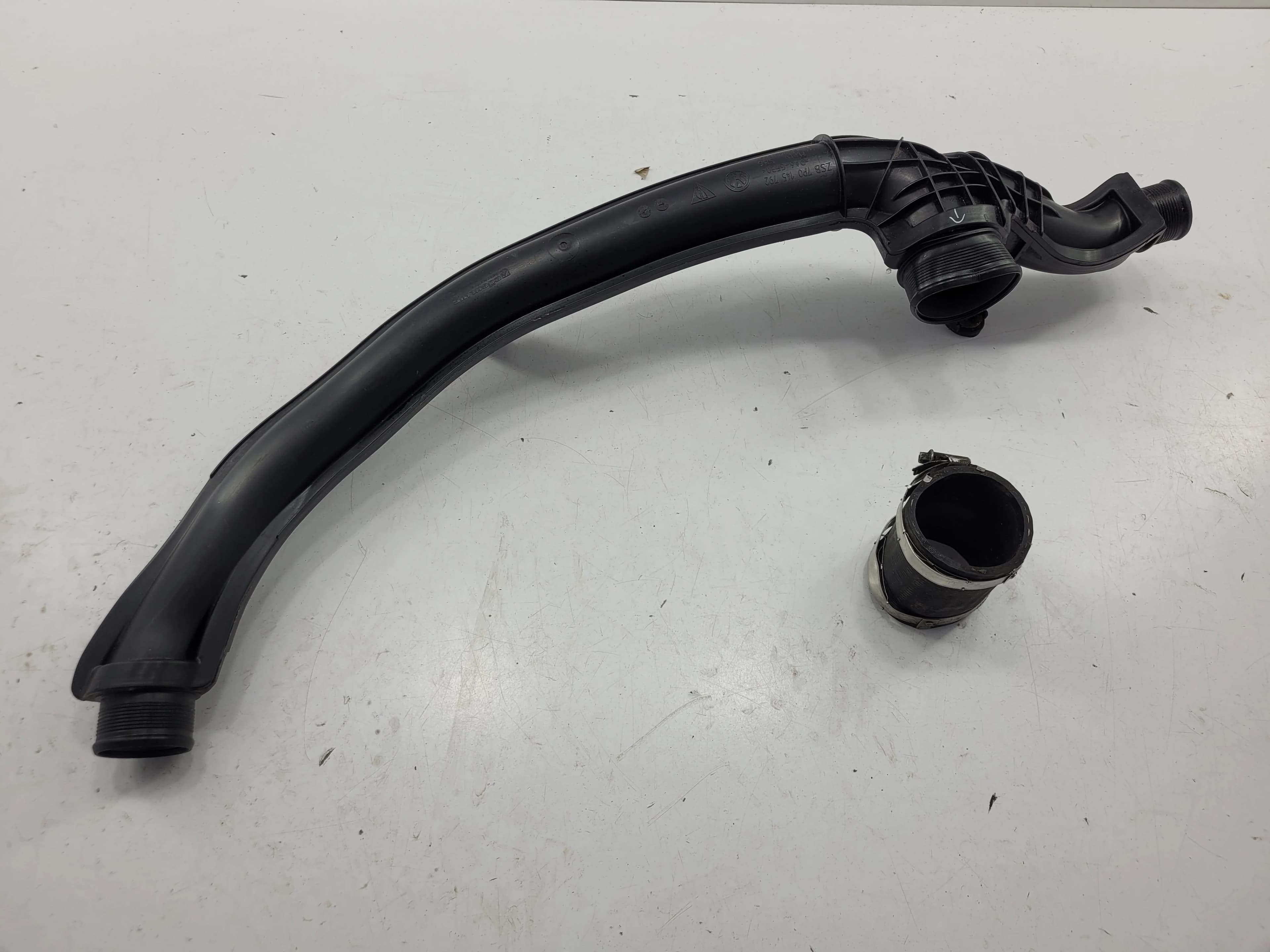 WĄŻ PRZEWÓD INTERCOOLERA TOUAREG CAYENNE 3.0 TDI