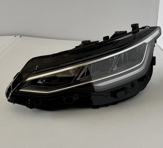 Reflektor przedni VW GOLF VIII LEWY