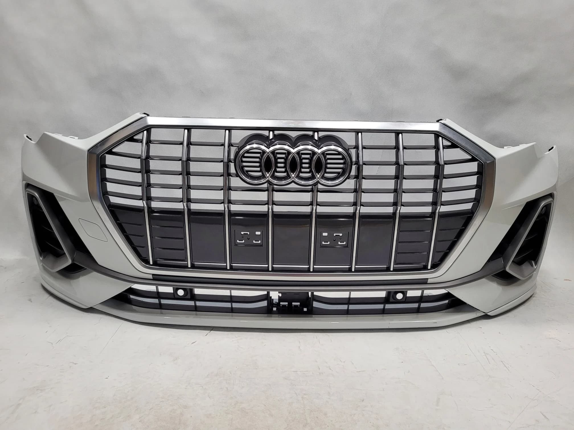 Zderzak przedni AUDI Q3 83A S-LINE 4xPDC BIAŁY LS9R