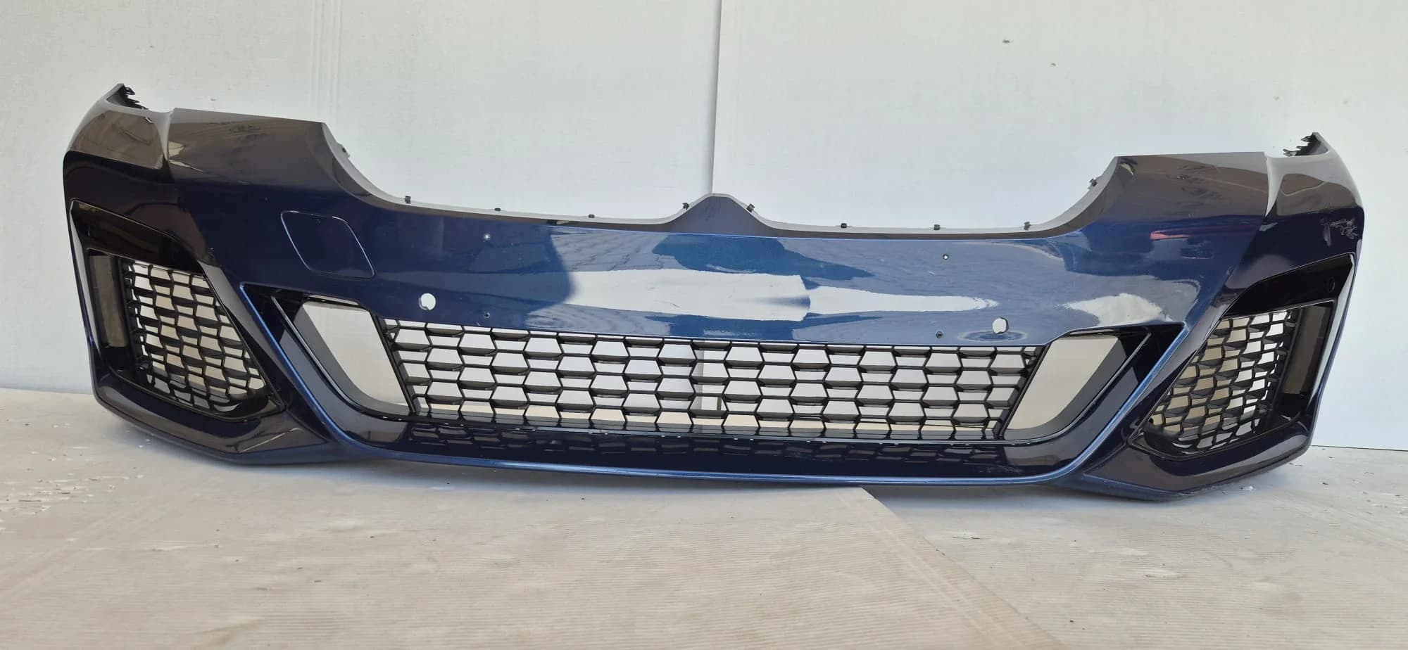 Zderzak przód BMW 5 G30/G31 20r+ LIFT M-PAKIET 6PDC NIEBIESKI (8098644)