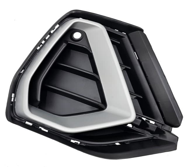 Kratka zderzaka AUDI Q3 83A S-LINE 18-21r z ramką srebrną PRAWA