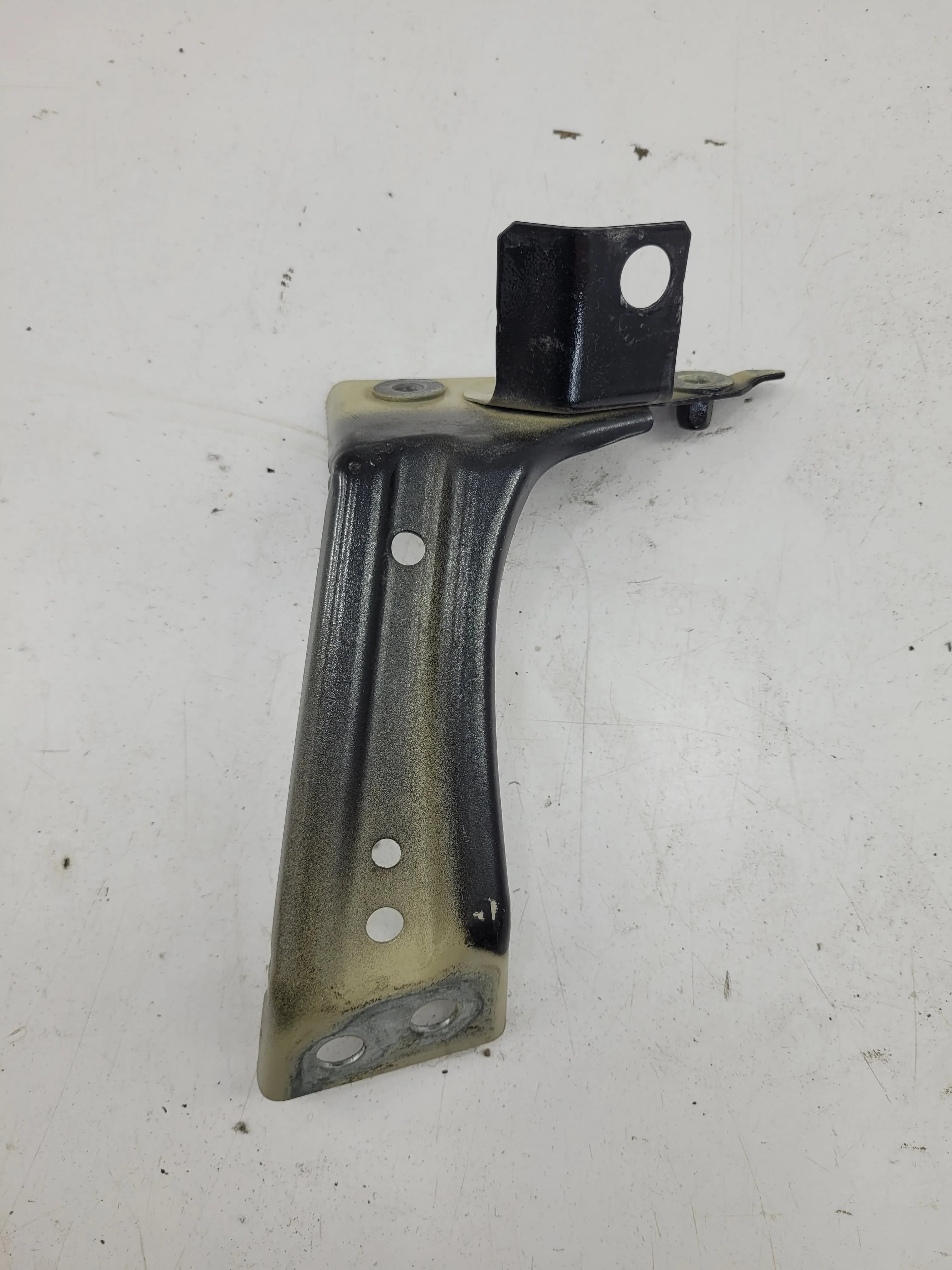 Wspornik błotnika VW PASSAT B8 Prawy (3G0821142A)