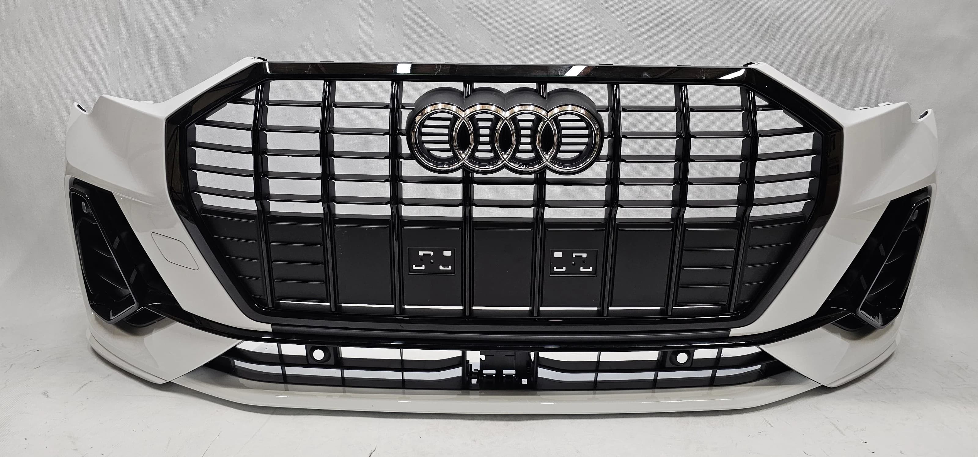 Zderzak przedni AUDI Q3 83A S-LINE 4xPDC BIAŁY LY9L