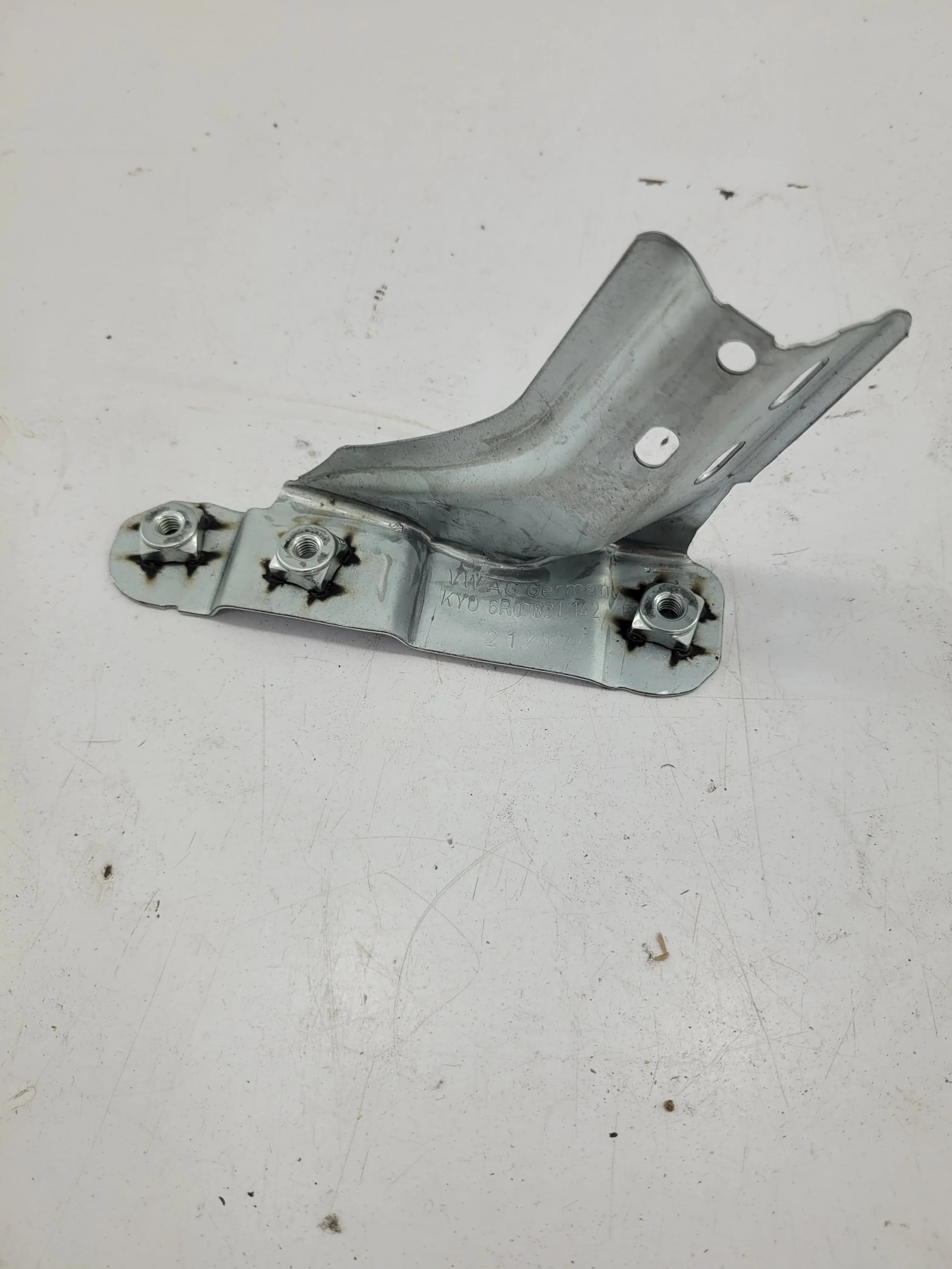 Wspornik błotnika VW POLO 6R Prawy (6R0821142B)