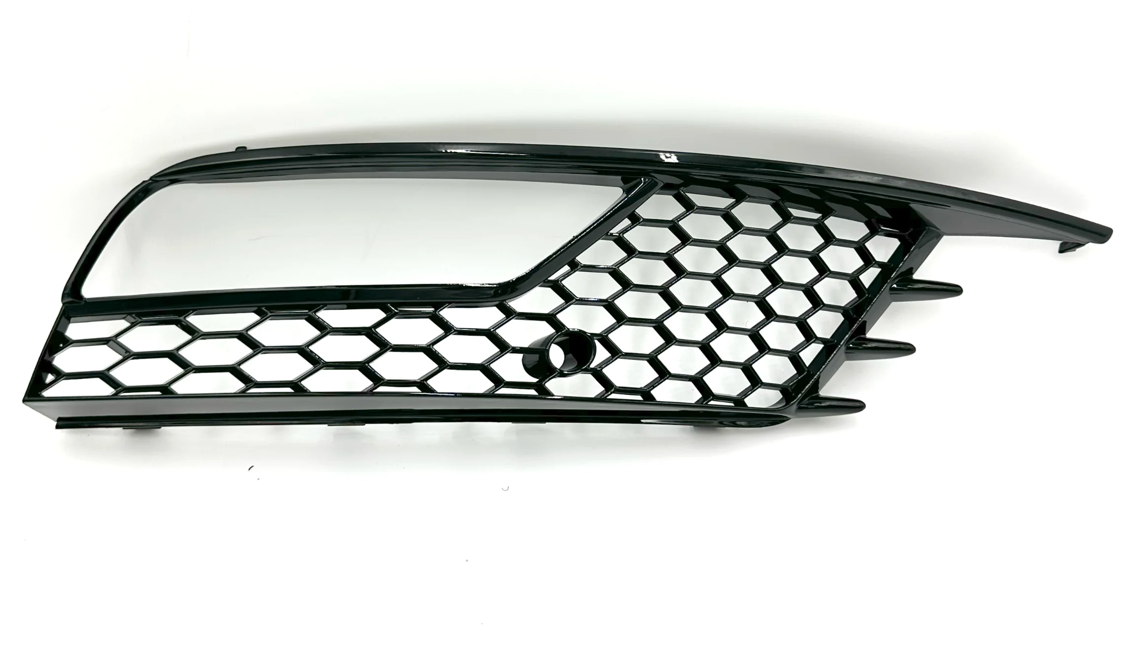 Kratka zderzaka AUDI A3 8V SEDAN 12-16R BLACK PRAWA (8V5807682A)