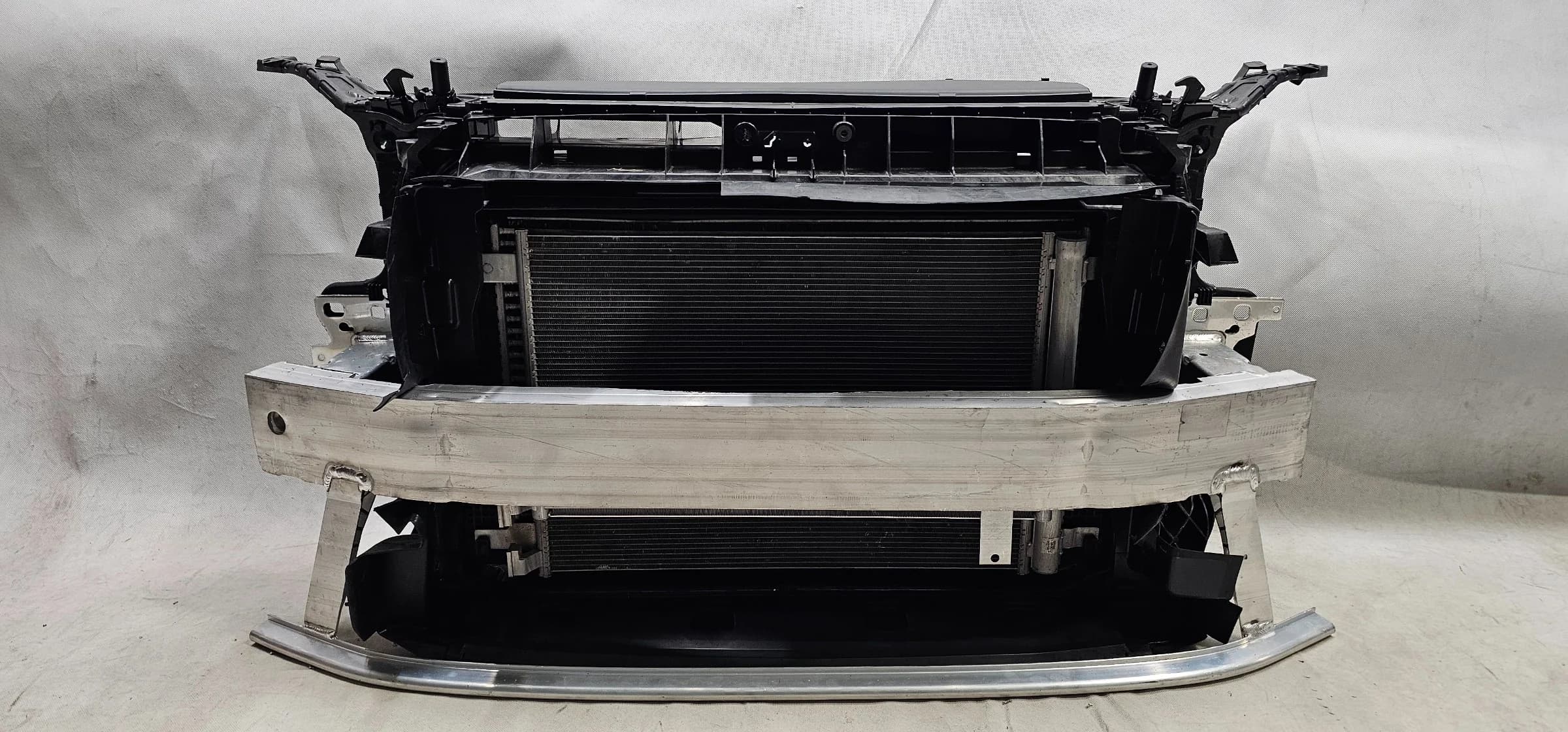 Pas przedni AUDI Q3 83A 2.0TFSI / TDI KOMPLETNY