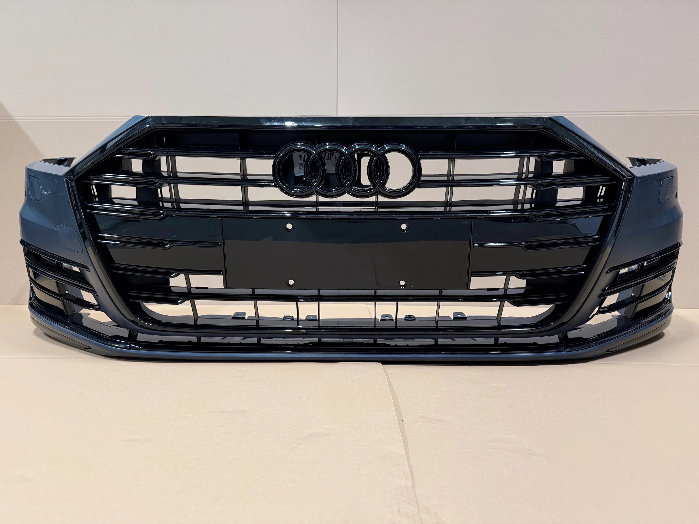 Zderzak przedni AUDI A8 D5 FULL BLACK (4N0807437A, 4N0807437B)