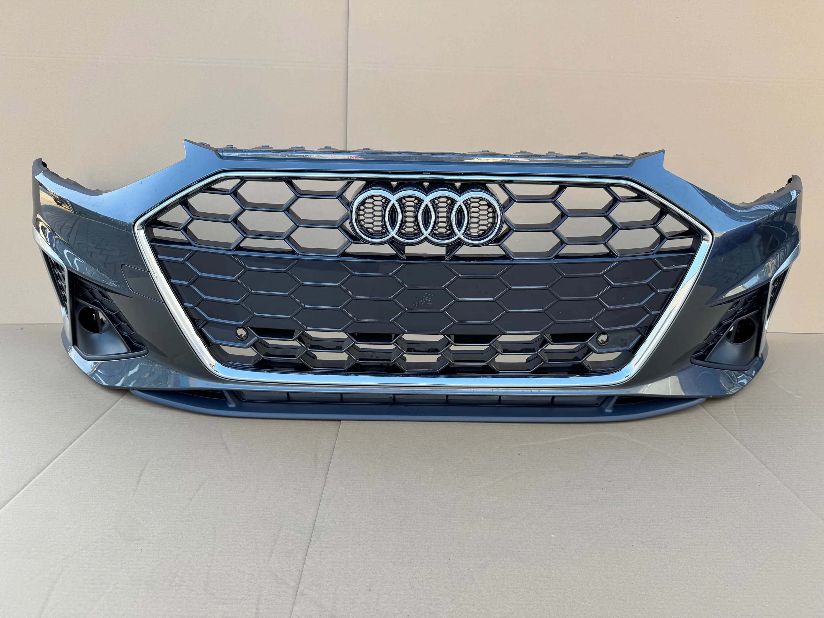 Zderzak przedni AUDI A4 B9 FL SLINE CHROM (8W0807437)