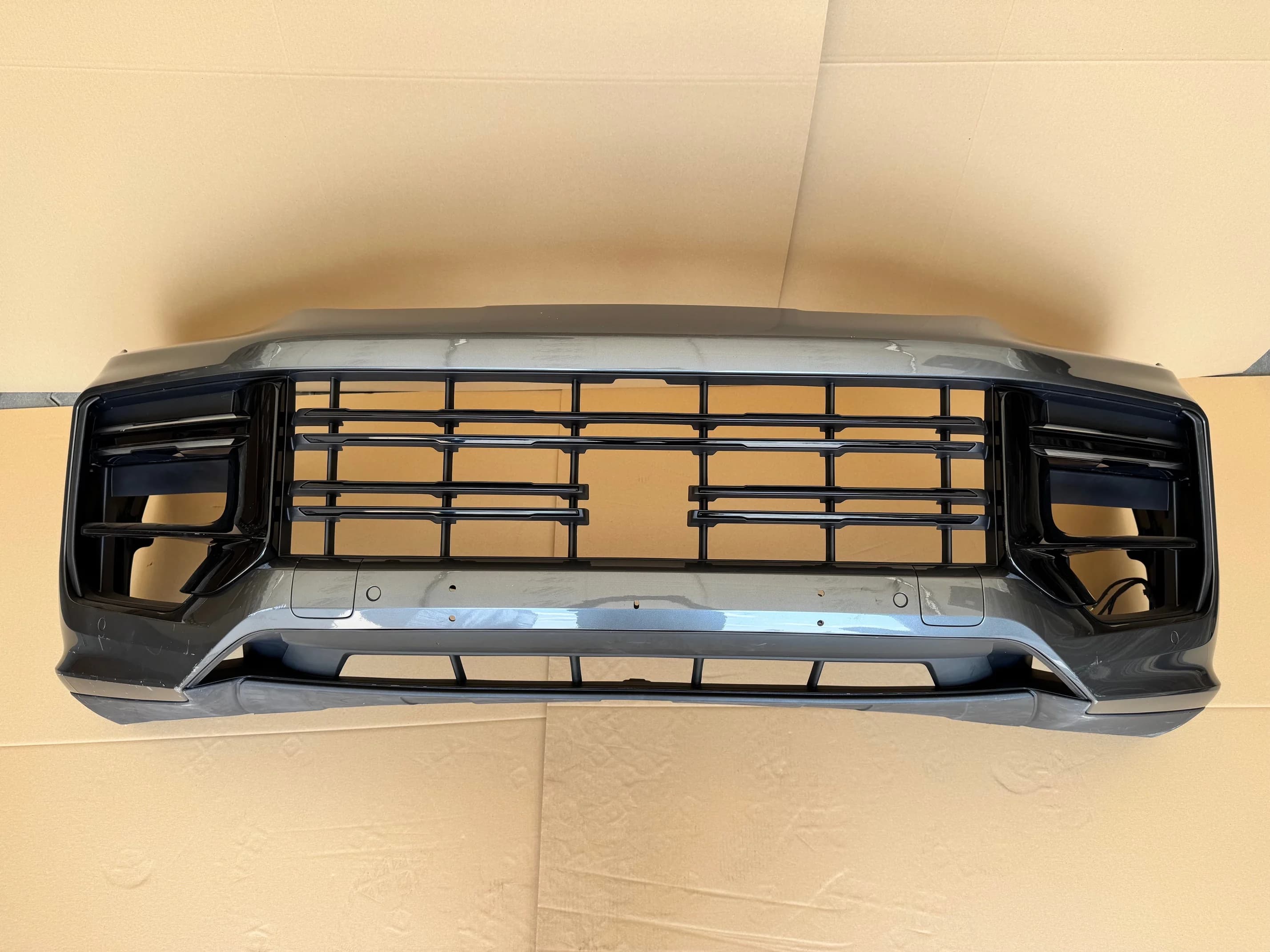 Zderzak przedni PORSCHE CAYENNE 9Y FL TURBO szary (9Y0807221F)