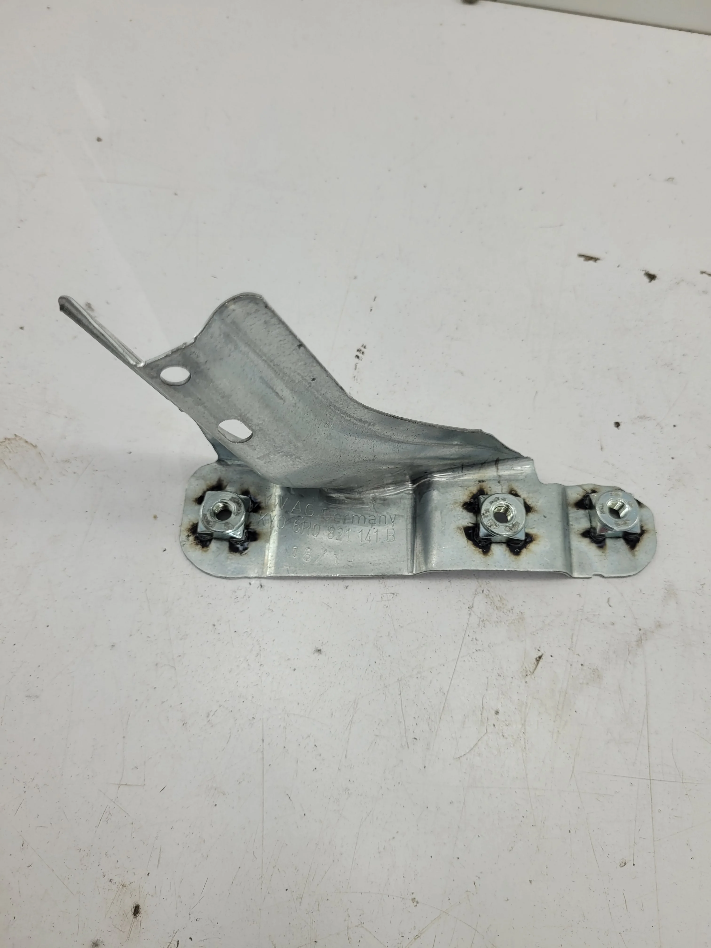 Wspornik błotnika VW POLO 6R LEWE (6R0821141B)