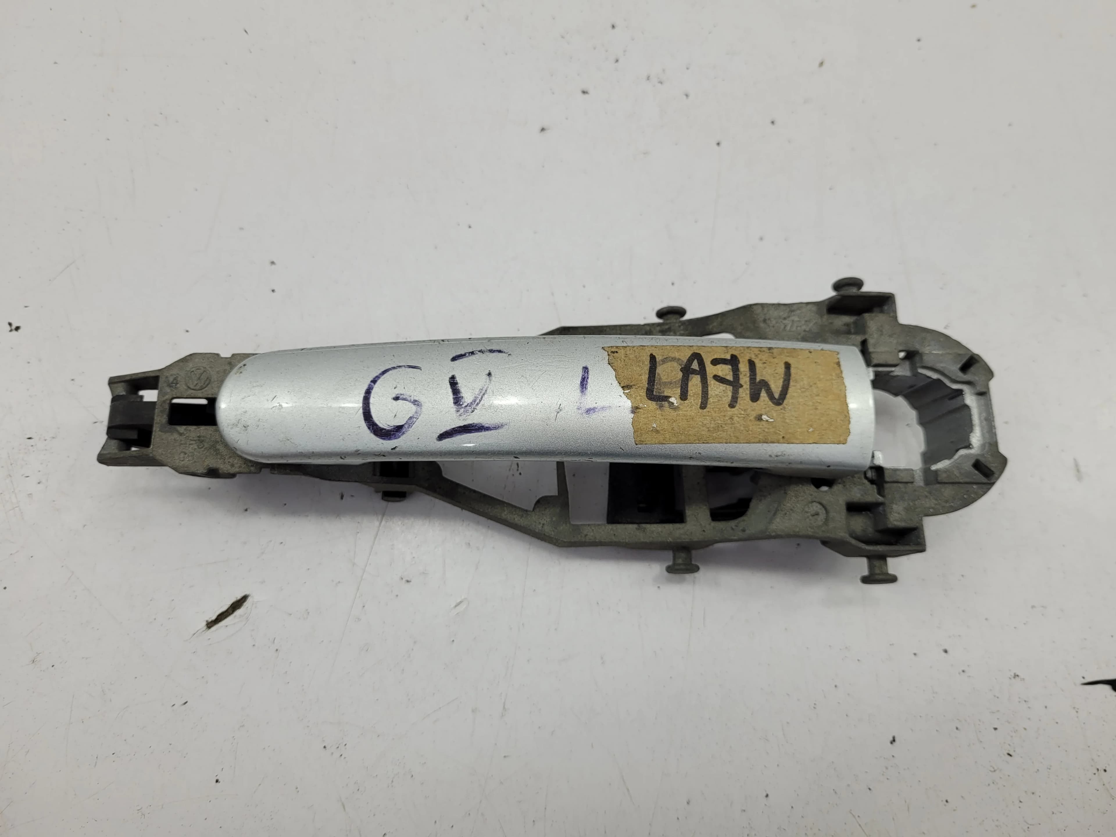 Klamka drzwi VW GOLF V LEWA PRZEDNIA LA7W (1K0837886)