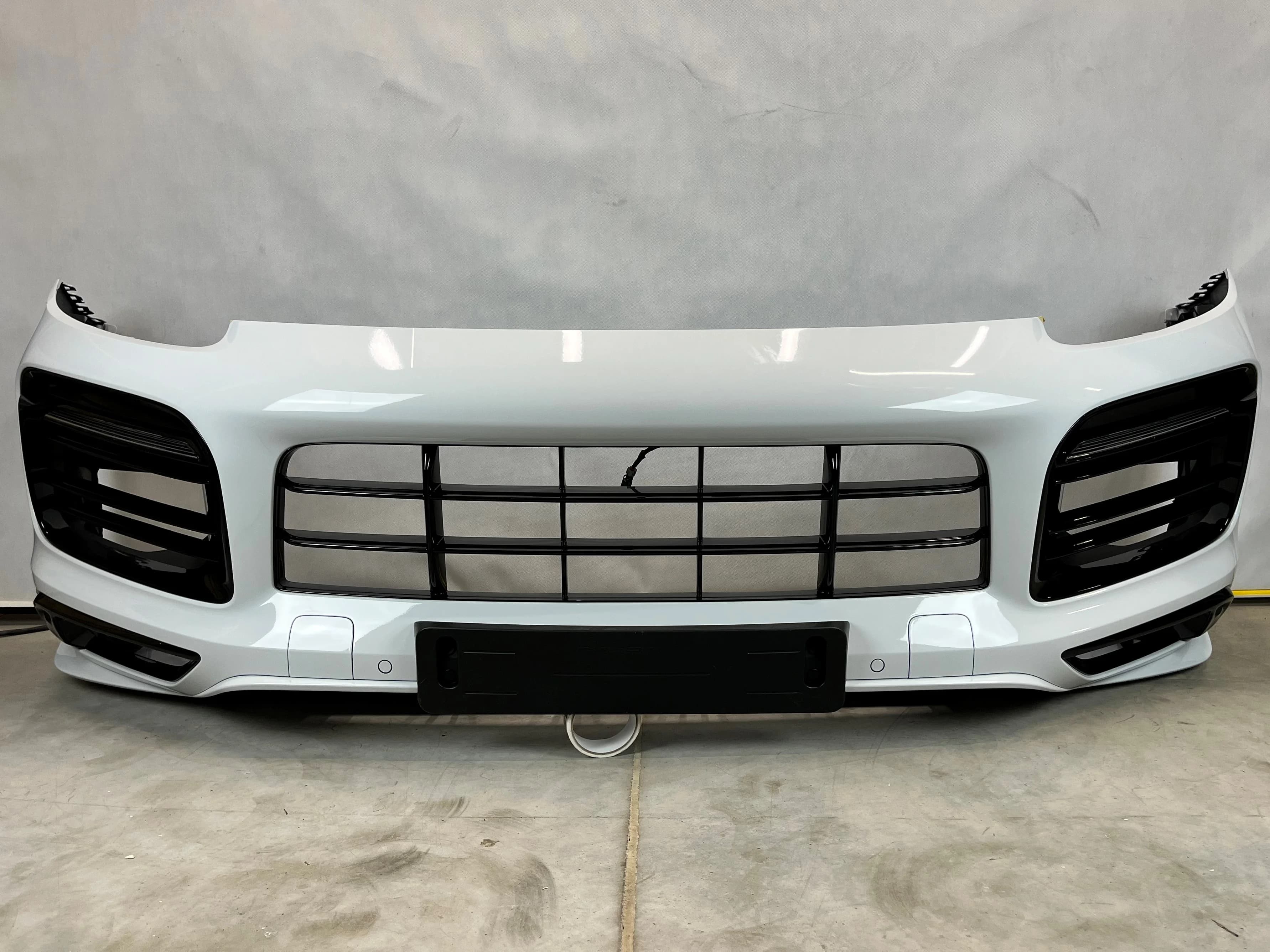 ZDERZAK PRZEDNI PORSCHE CAYENNE 9Y SPORT DESIGNE BIAŁY (9Y0807217)