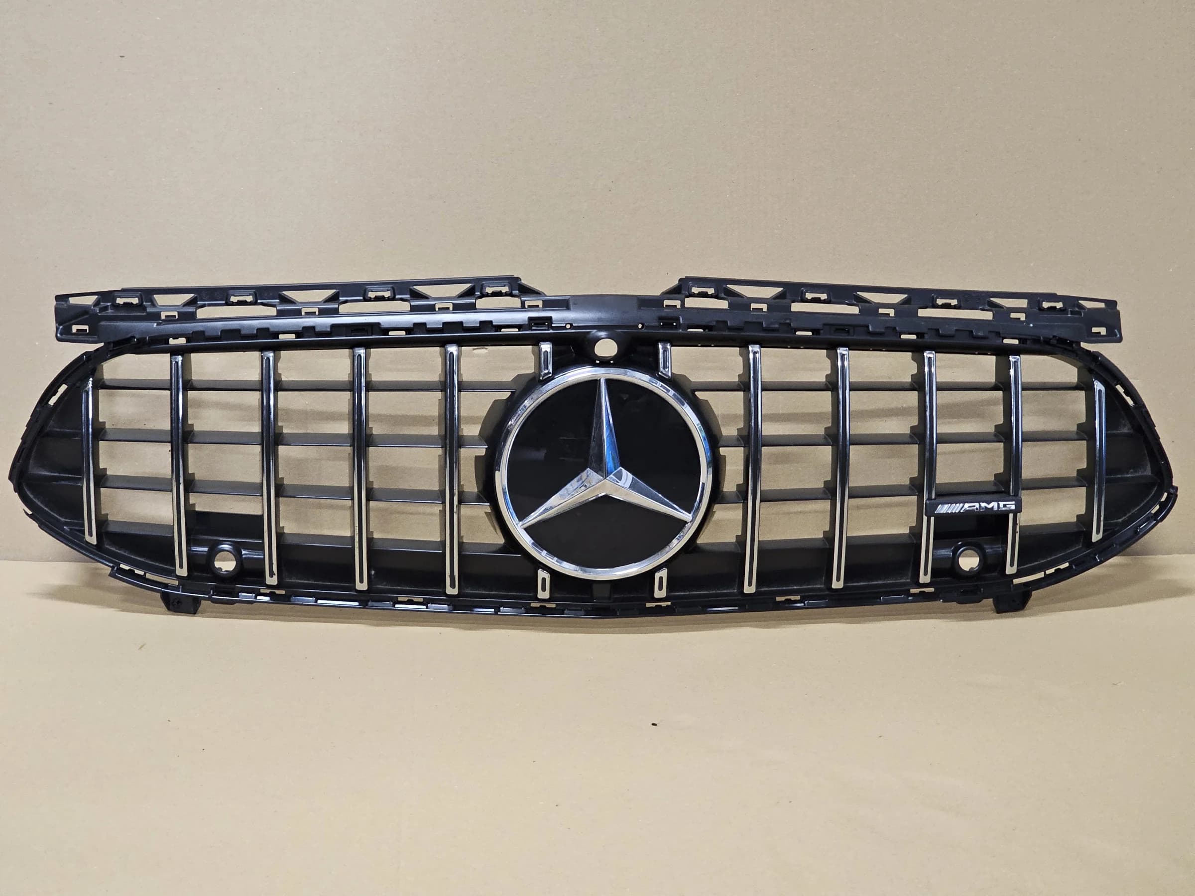 Atrapa zderzaka MERCEDES A-KLASA W177 FL 22-25r AMG A35 A45 KAMERA USZKODZONA (A1778853101)